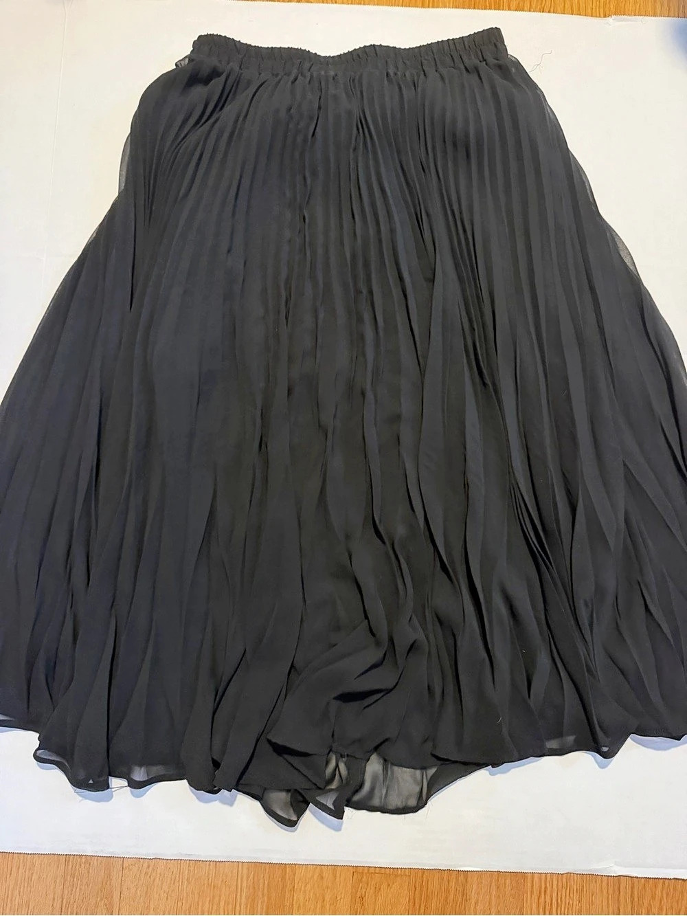 a new day Pleated midi Skirt in Black Size Small Like New